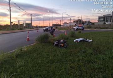 Homem morre ao perder controle de moto e bater contra meio-fio