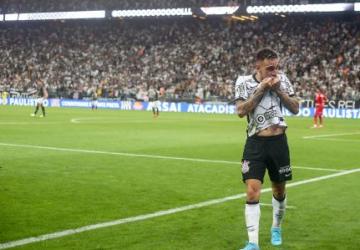 Corinthians anuncia patrocínio e presidente prevê 'camisa mais valiosa do país'