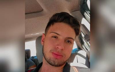 Jovem morre um dia depois de bater carro contra árvores