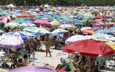 Calor de 39 graus deixa as praias lotadas no Rio de Janeiro