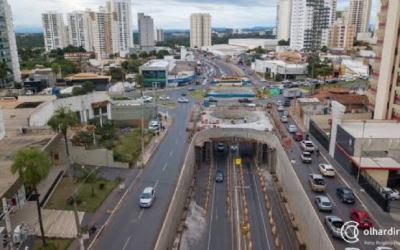 O trânsito na Miguel Sutil continuará fluindo por apenas uma pista até o final do mês.