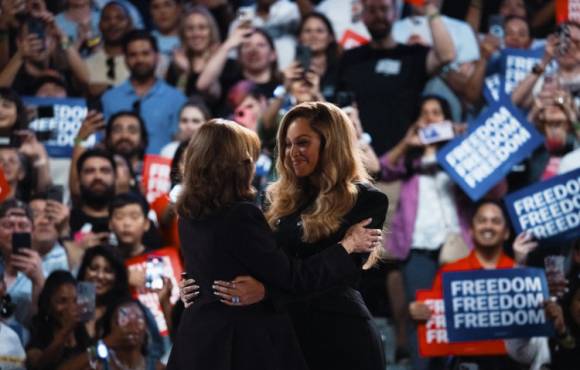 Beyoncé defende direito das mulheres em comício de Kamala Harris