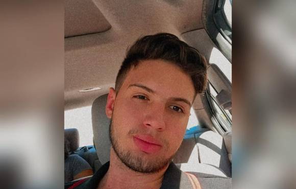 Jovem morre um dia depois de bater carro contra árvores