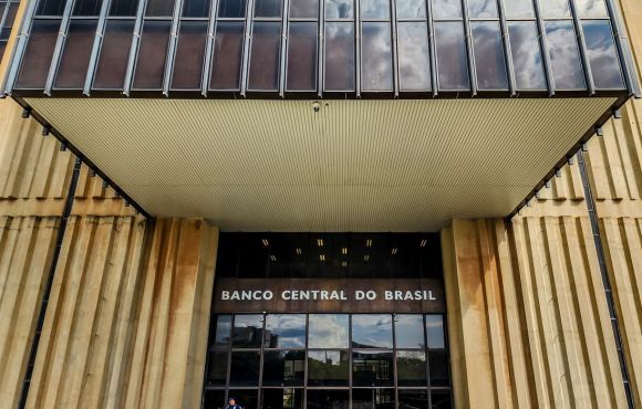 Mercado financeiro eleva previsão da inflação de 5,08% para 5,5%