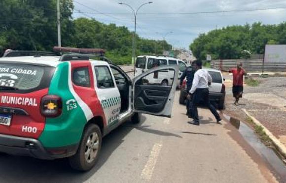 Carro é furtado em churrascaria de VG; suspeito é preso pela guarda municipal