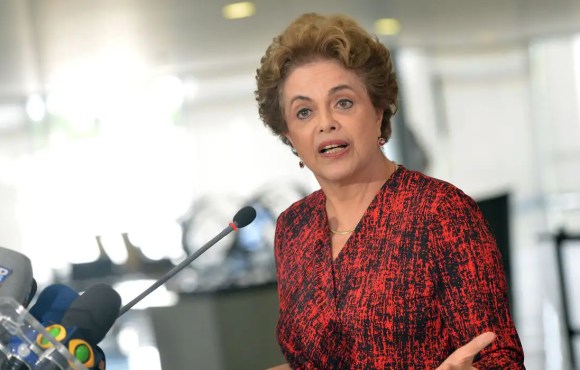 Dilma recebe alta do hospital e retoma presidência do banco do Brics